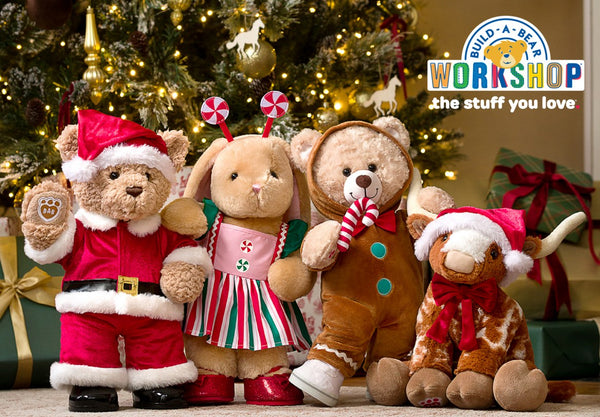 Julebamser og julekanin i juletøj foran juletræet